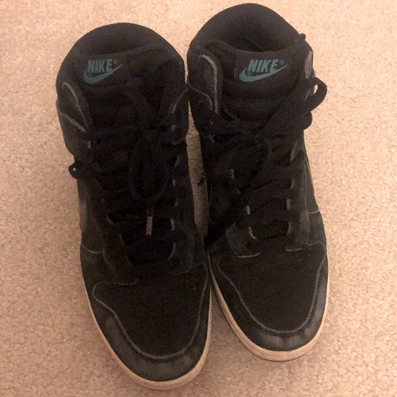 Nike Sneaker - Picture 3 of 7